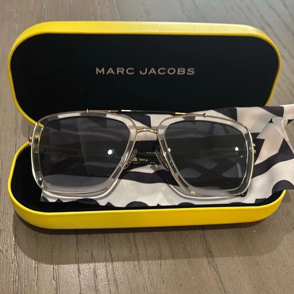 Marc Jacobs Eyewear Pilot Frame Sunglasses new in Case